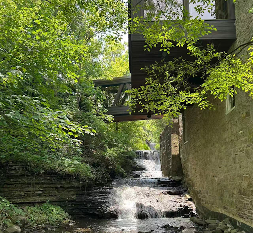 Hike through Dundas Valley and enjoy the breathtaking views from Dundas Peak
